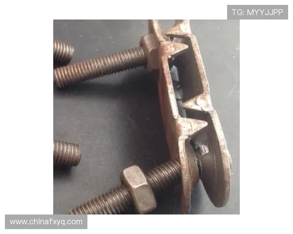 挖掘机气缸盖螺栓紧固顺序